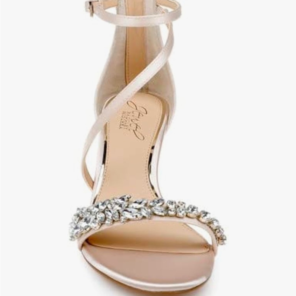 Jewel Badgley Mischka Daleyza Kitten Heel, Champagne